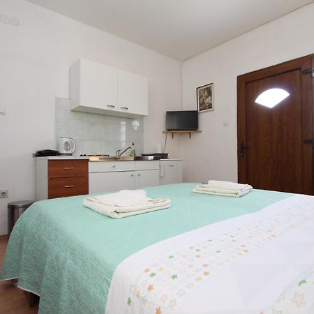 Apartments Antolovic ロヴィニ エクステリア 写真