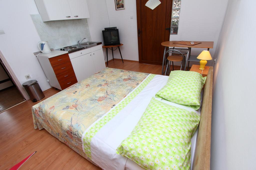 Apartments Antolovic ロヴィニ 部屋 写真