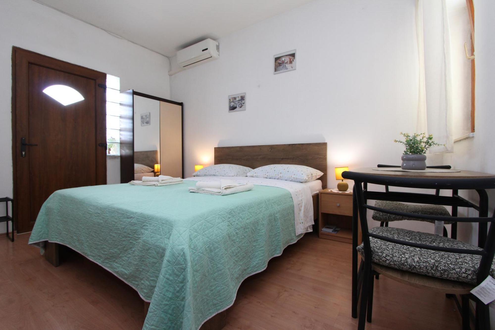 Apartments Antolovic ロヴィニ エクステリア 写真