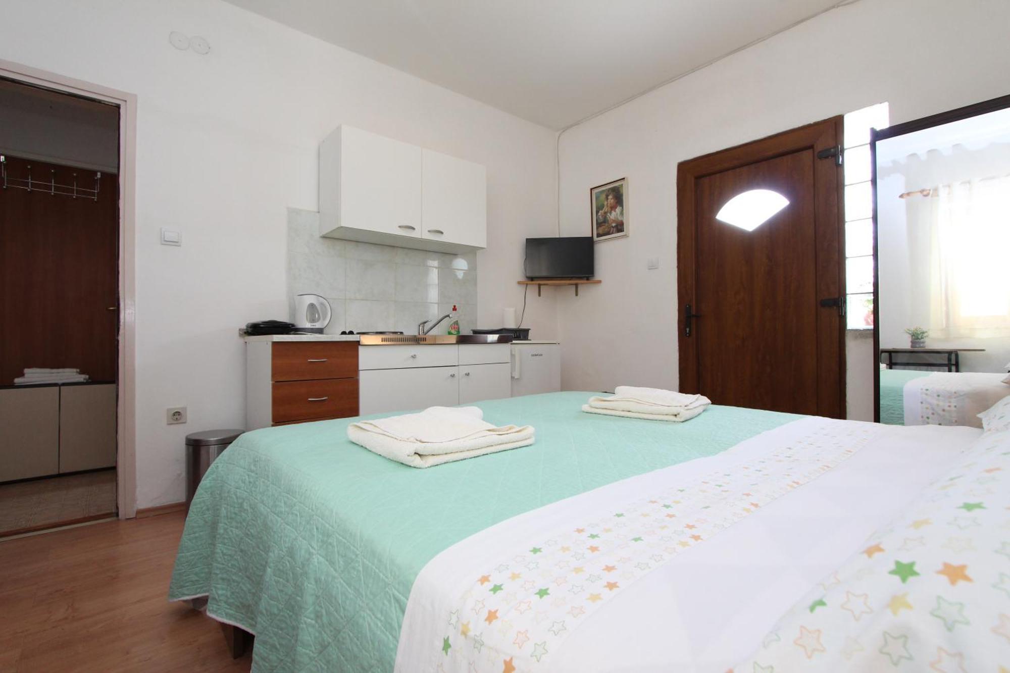Apartments Antolovic ロヴィニ エクステリア 写真
