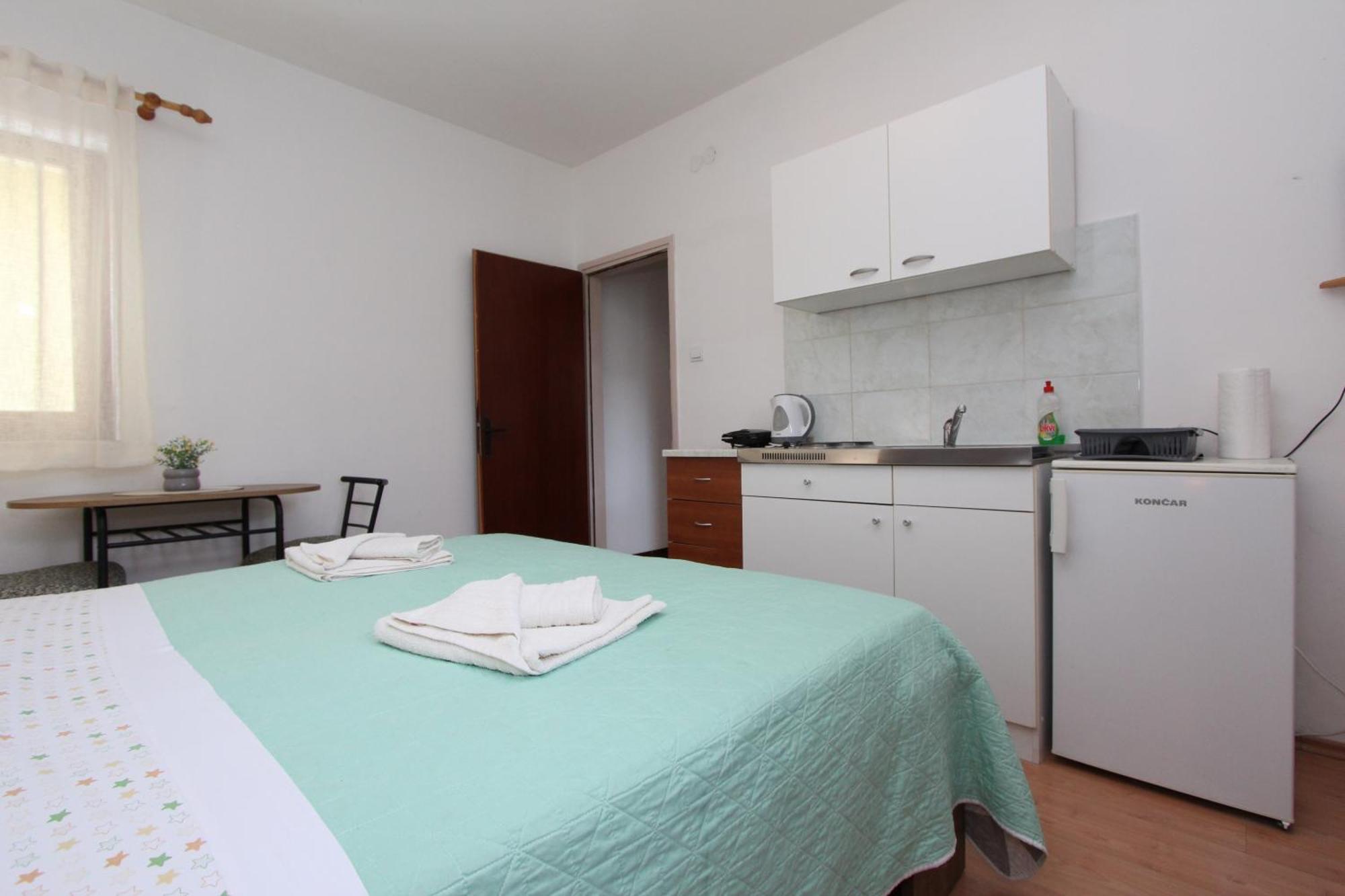 Apartments Antolovic ロヴィニ エクステリア 写真