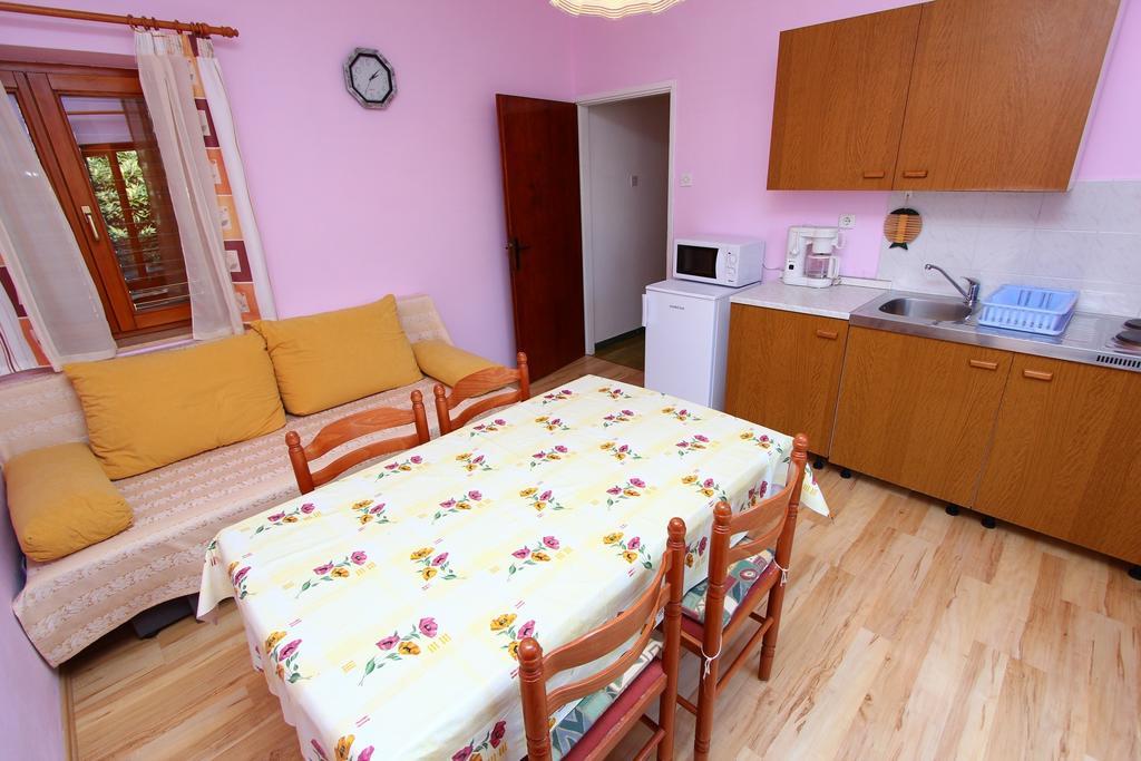 Apartments Antolovic ロヴィニ エクステリア 写真