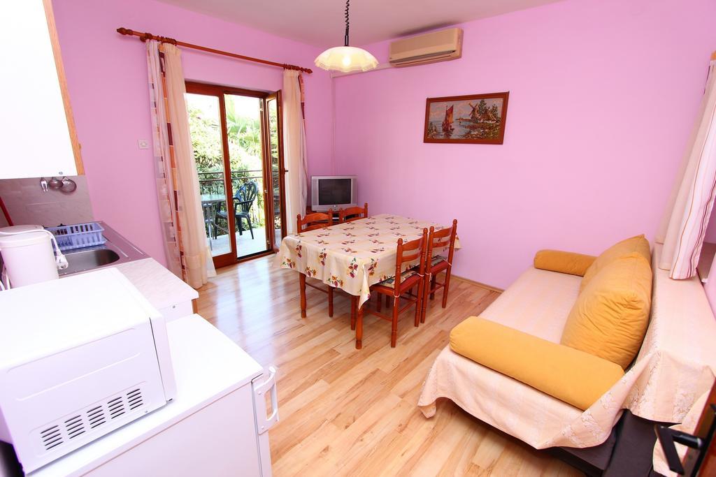 Apartments Antolovic ロヴィニ 部屋 写真