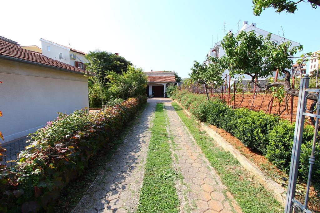 Apartments Antolovic ロヴィニ エクステリア 写真