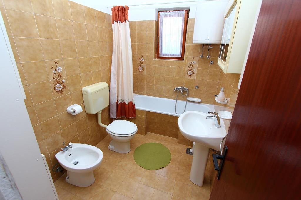 Apartments Antolovic ロヴィニ エクステリア 写真