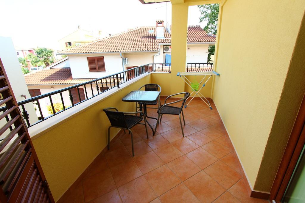 Apartments Antolovic ロヴィニ エクステリア 写真