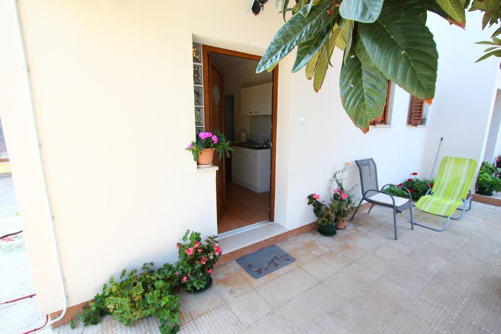 Apartments Antolovic ロヴィニ エクステリア 写真