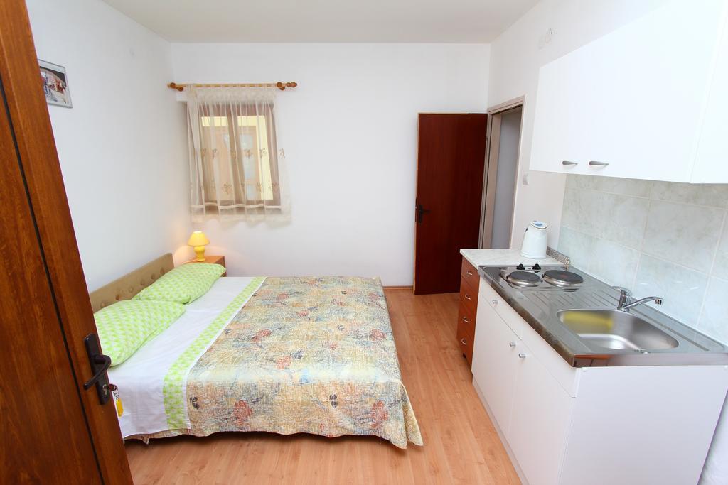 Apartments Antolovic ロヴィニ 部屋 写真