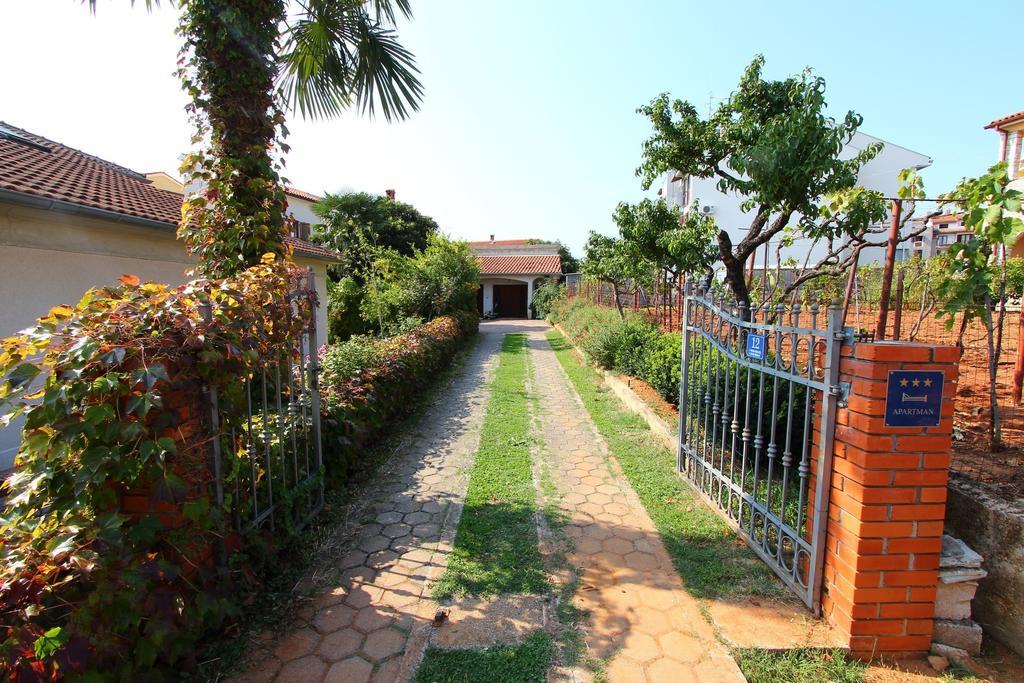 Apartments Antolovic ロヴィニ エクステリア 写真