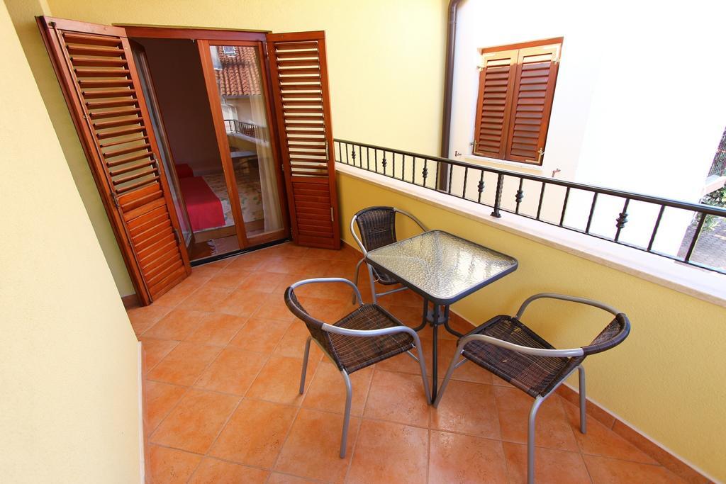 Apartments Antolovic ロヴィニ 部屋 写真
