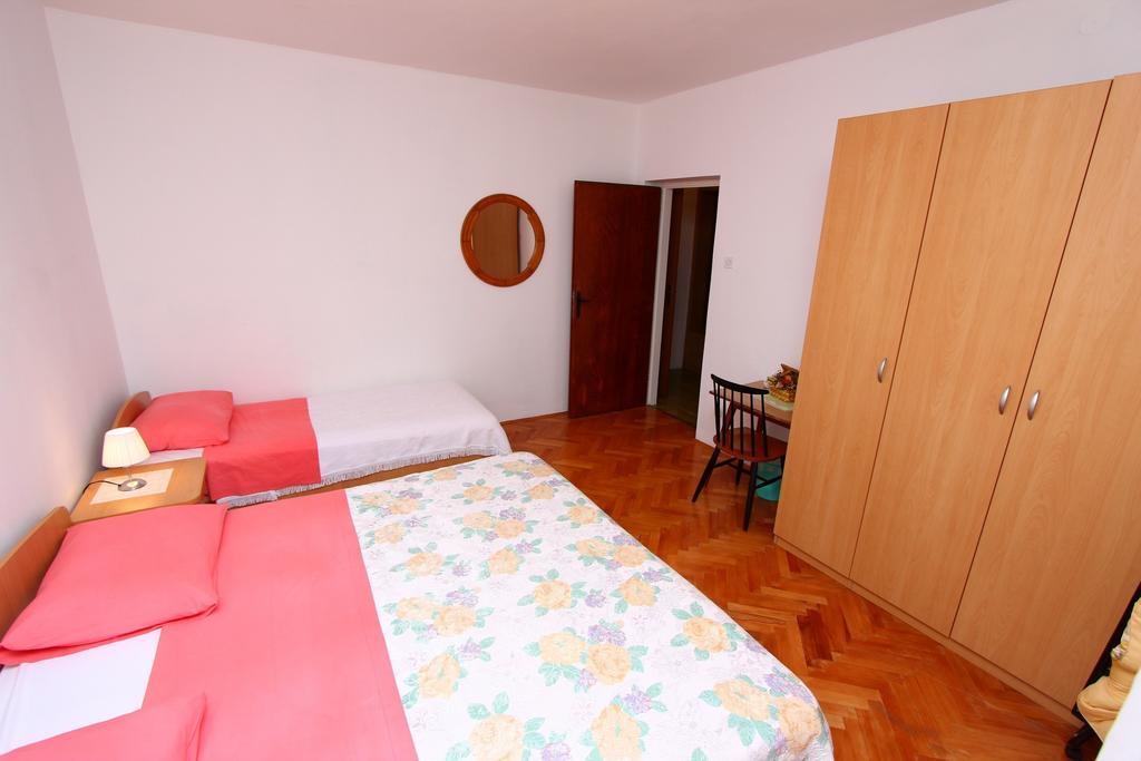 Apartments Antolovic ロヴィニ エクステリア 写真